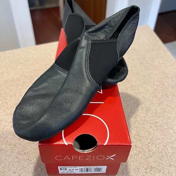 Capezio Shoes - CAPEZIO E-Series Black Slip-on Jazz Shoe in Black EJ2 Size 9.5 M